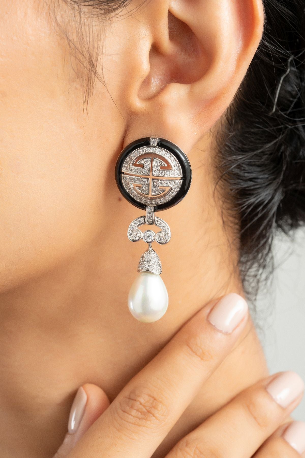 Earrings | Black Chic Pearl Drops